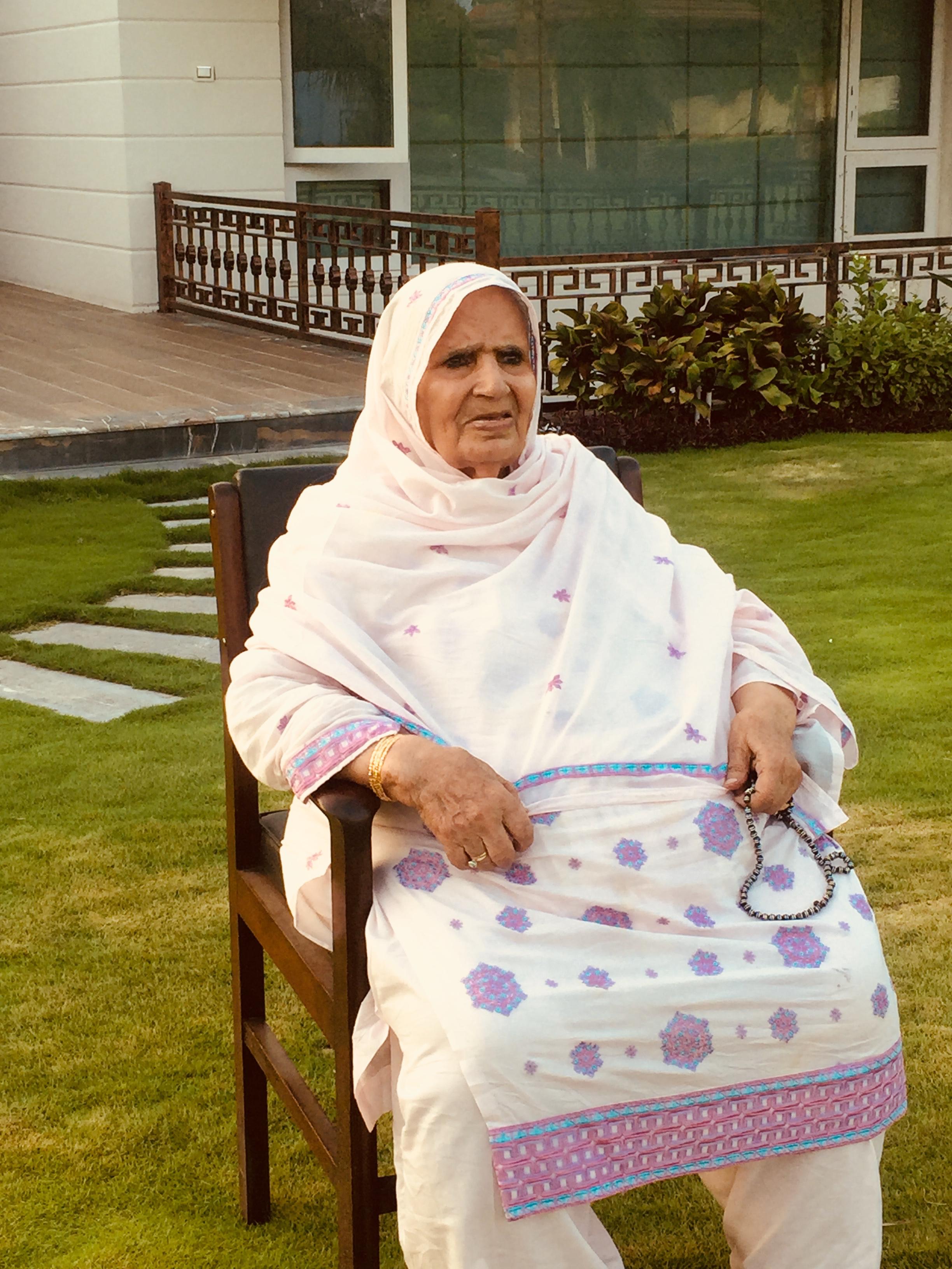 Professional care and comfort services at Ajwa Anayat Home elderly care facility